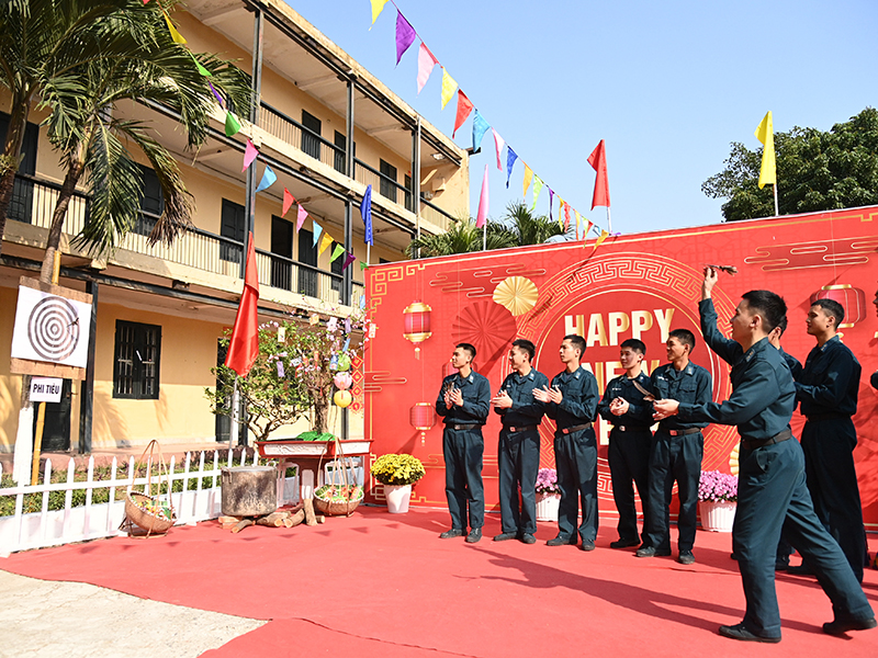 Vui Xuân an toàn, sẵn sàng chiến đấu cao ở Lữ đoàn Thông tin 26