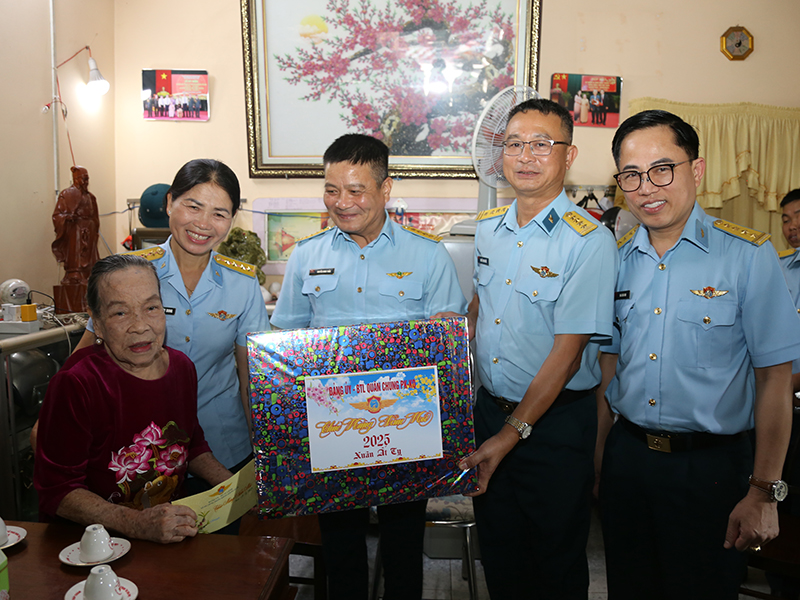 Sư đoàn 377 tổ chức Chương trình “Xuân canh trời - Tết thắm tình quân dân”