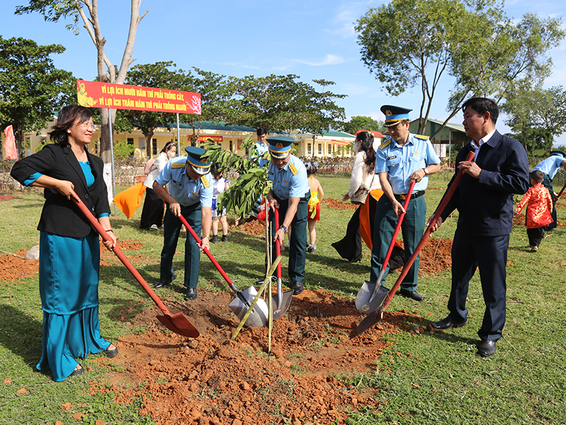 Sư đoàn 377 tổ chức Chương trình “Xuân canh trời - Tết thắm tình quân dân”