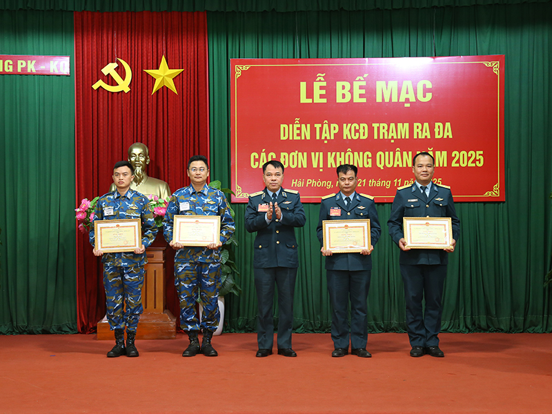 Quân chủng Phòng không - Không quân bế mạc Diễn tập Kíp chiến đấu trạm ra đa các đơn vị không quân năm 2025