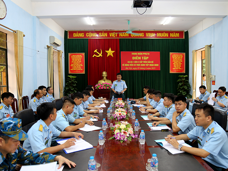 Trung đoàn 218 tổ chức Diễn tập chỉ huy - cơ quan 1 bên, 2 cấp trên bản đồ về động viên, có thực hành tiếp nhận quân nhân dự bị năm 2025.