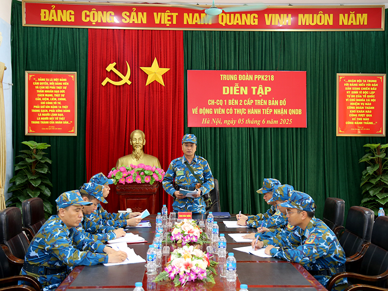 Trung đoàn 218 tổ chức Diễn tập chỉ huy - cơ quan 1 bên, 2 cấp trên bản đồ về động viên, có thực hành tiếp nhận quân nhân dự bị năm 2025.