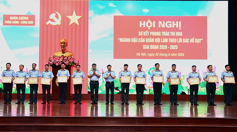 Đổi mới toàn diện, đưa Phong trào Thi đua “Ngành Hậu cần Quân đội làm theo lời Bác Hồ dạy” phát triển lên tầm cao mới
