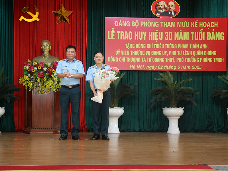 Đảng bộ Phòng Tham mưu - Kế hoạch trao tặng Huy hiệu 30 năm tuổi Đảng