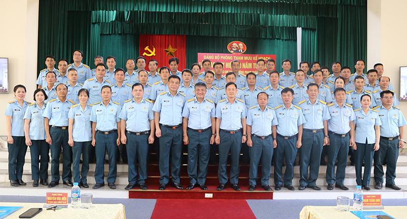 Đảng bộ Phòng Tham mưu - Kế hoạch trao tặng Huy hiệu 30 năm tuổi Đảng