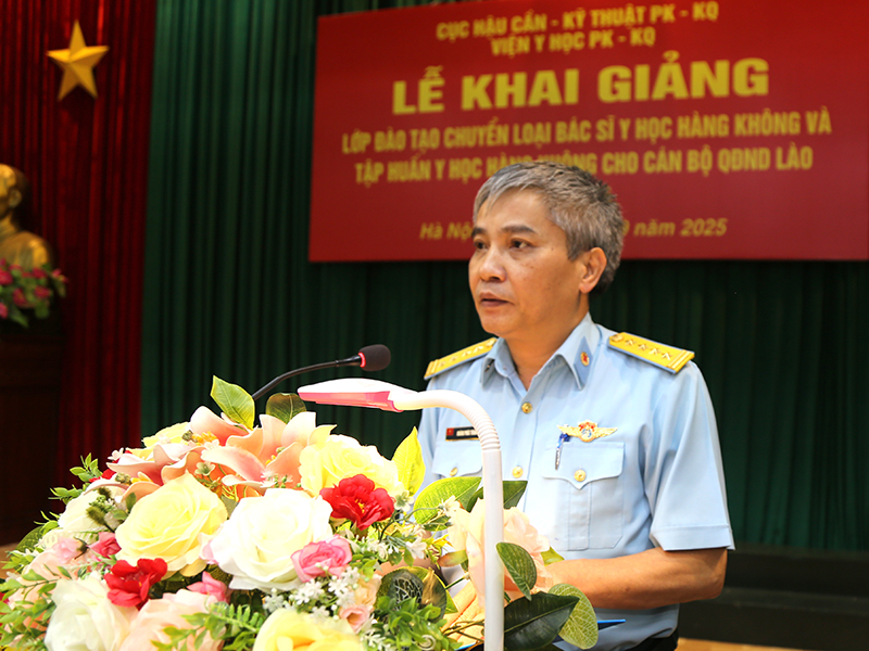 Cục Hậu cần - Kỹ thuật Quân chủng PK-KQ khai giảng lớp đào tạo chuyển loại Bác sĩ Y học Hàng không và tập huấn Y học Hàng không cho cán bộ Quân đội Nhân dân Lào năm 2025
