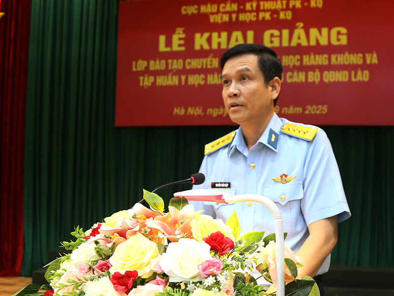 Cục Hậu cần - Kỹ thuật Quân chủng PK-KQ khai giảng lớp đào tạo chuyển loại Bác sĩ Y học Hàng không và tập huấn Y học Hàng không cho cán bộ Quân đội Nhân dân Lào năm 2025