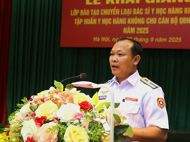 Cục Hậu cần - Kỹ thuật Quân chủng PK-KQ khai giảng lớp đào tạo chuyển loại Bác sĩ Y học Hàng không và tập huấn Y học Hàng không cho cán bộ Quân đội Nhân dân Lào năm 2025