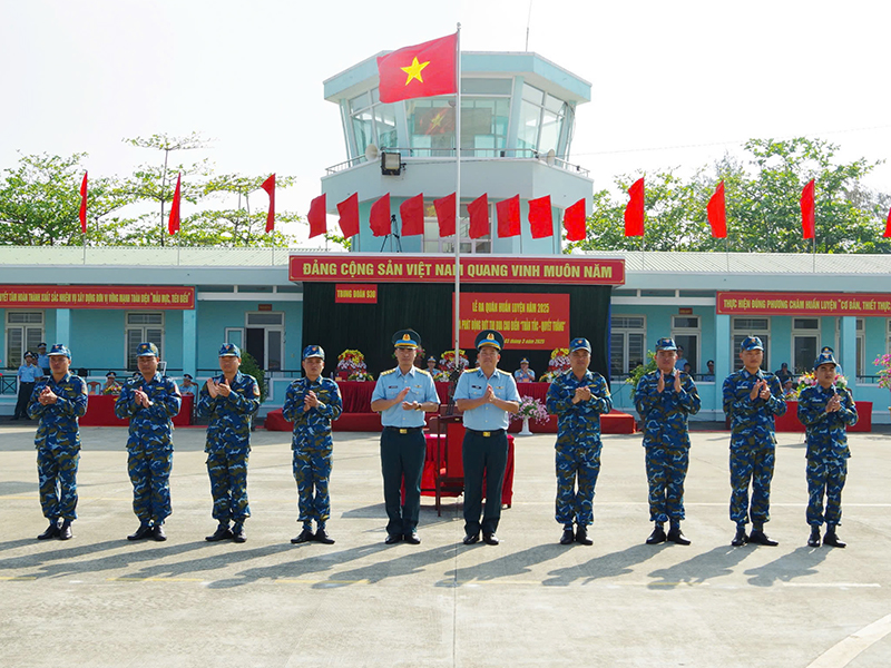 Các đơn vị trong Quân chủng Phòng không - Không quân đồng loạt tổ chức Lễ ra quân huấn luyện năm 2025