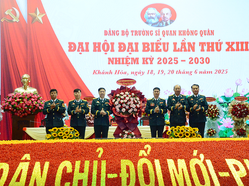 Lãnh đạo Trường Sĩ quan Không quân “Cách mạng, chính quy, chuẩn hóa, hiện đại”