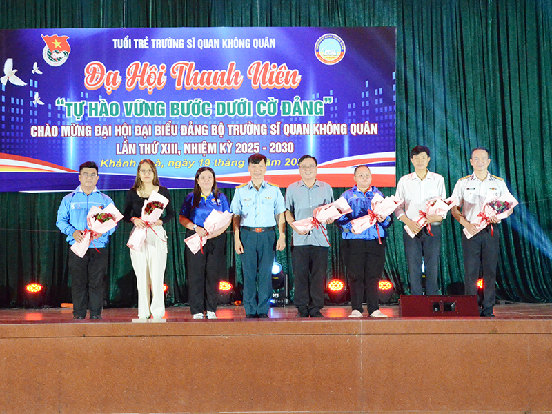 Dạ hội thanh niên chào mừng Đại hội đại biểu Đảng bộ Trường Sĩ quan Không quân lần thứ XIII