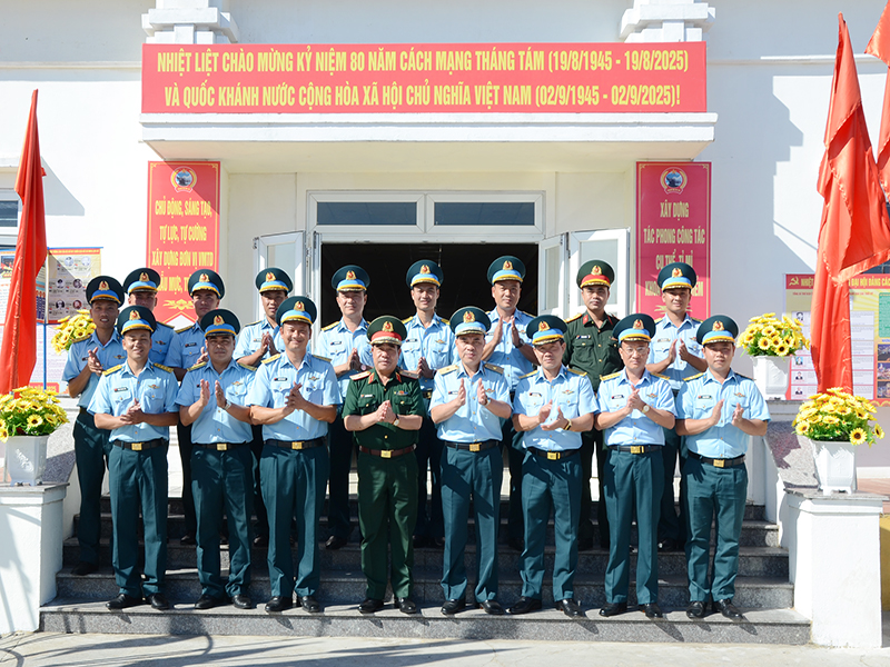 Bộ Quốc phòng kiểm tra công tác sẵn sàng chiến đấu tại Sư đoàn 375
