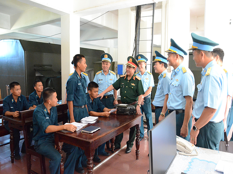 Bộ Quốc phòng kiểm tra công tác sẵn sàng chiến đấu tại Sư đoàn 375
