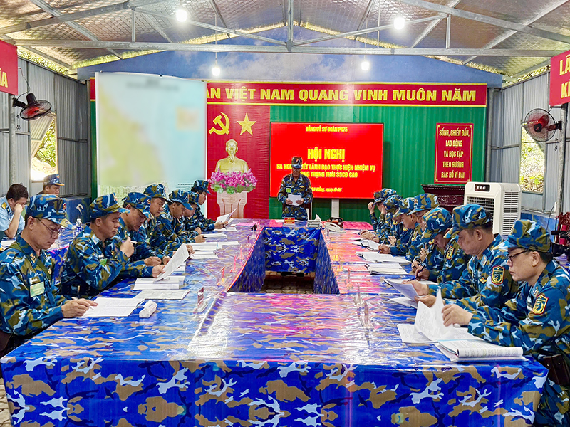 Quân chủng Phòng không - Không quân rút kinh nghiệm Diễn tập Chỉ huy - Tham mưu 1 bên 2 cấp trên bản đồ có một phần thực binh cho các đơn vị Miền Trung