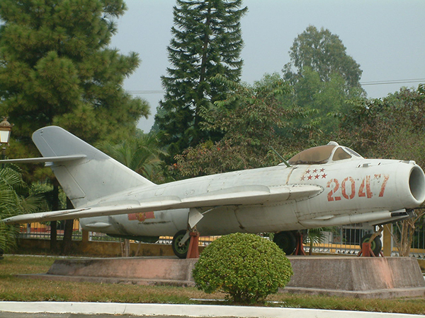 Sau 40 năm, tìm thấy xác máy bay MiG - 17 và hài cốt phi công vùi trong lòng đất