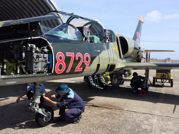 Trung đoàn 910 tổ chức thành công ban bay cán bộ trên máy bay L-39 và trực thăng Mi-8