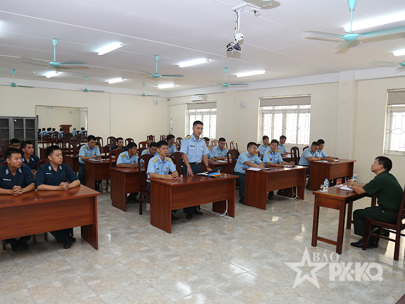 Hội đồng Phối hợp phổ biến, gi&aacute;o dục ph&aacute;p luật Bộ Quốc ph&ograve;ng kiểm tra tại c&aacute;c đơn vị Qu&acirc;n chủng Ph&ograve;ng kh&ocirc;ng - Kh&ocirc;ng qu&acirc;n