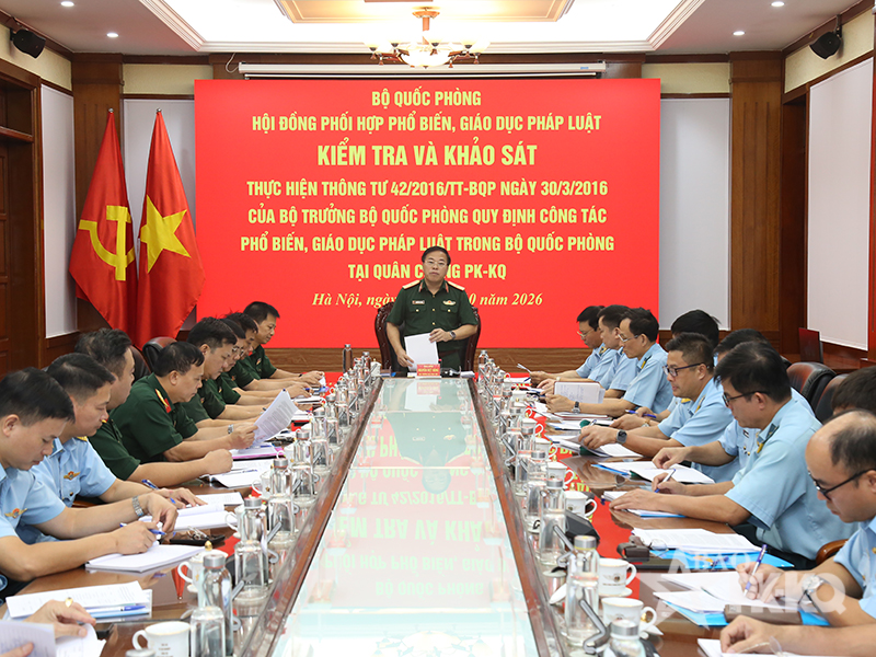 Hội đồng Phối hợp phổ biến, gi&aacute;o dục ph&aacute;p luật Bộ Quốc ph&ograve;ng kiểm tra tại c&aacute;c đơn vị Qu&acirc;n chủng Ph&ograve;ng kh&ocirc;ng - Kh&ocirc;ng qu&acirc;n