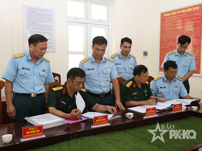 Hội đồng Phối hợp phổ biến, gi&aacute;o dục ph&aacute;p luật Bộ Quốc ph&ograve;ng kiểm tra tại c&aacute;c đơn vị Qu&acirc;n chủng Ph&ograve;ng kh&ocirc;ng - Kh&ocirc;ng qu&acirc;n