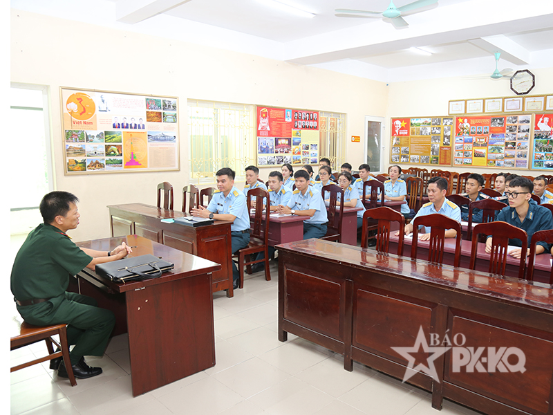 Hội đồng Phối hợp phổ biến, gi&aacute;o dục ph&aacute;p luật Bộ Quốc ph&ograve;ng kiểm tra tại c&aacute;c đơn vị Qu&acirc;n chủng Ph&ograve;ng kh&ocirc;ng - Kh&ocirc;ng qu&acirc;n