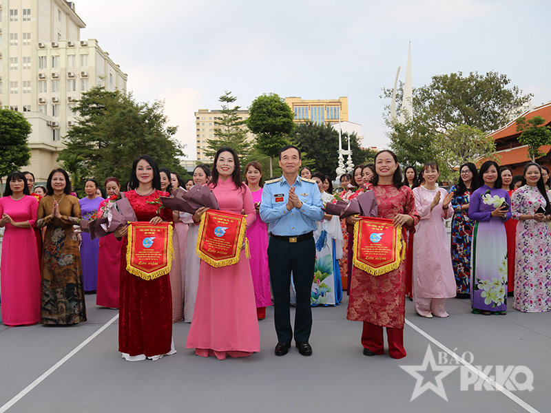Li&ecirc;n Hội Phụ nữ cơ quan Cục Ch&iacute;nh trị tổ chức gặp mặt kỷ niệm 96 năm Ng&agrave;y th&agrave;nh lập Hội Li&ecirc;n hiệp Phụ nữ Việt Nam (20/101930 - 20/10/2026), 16 năm ng&agrave;y phụ nữ Việt Nam (20/10/2010 - 20/10/2026)