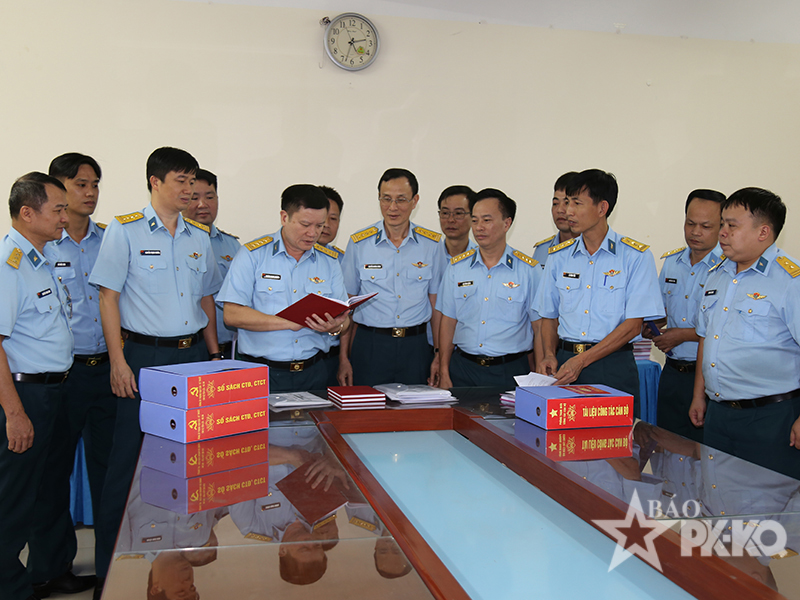 Quân chủng Phòng không-Không quân kiểm tra kết quả xây dựng đơn vị vững mạnh toàn diện “mẫu mực, tiêu biểu” năm 2026 tại Sư đoàn 361