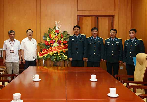 Quân chủng PK-KQ chúc mừng Học viện Chính trị Quốc gia Hồ Chí Minh và  Học viện Kỹ thuật Quân sự