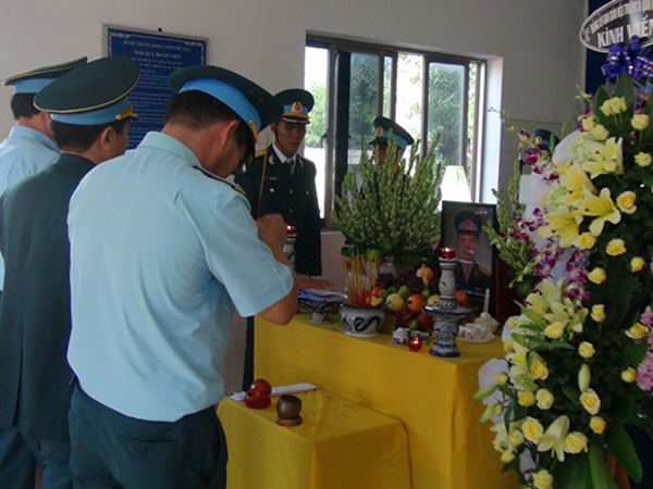 Tổ chức lễ tang Thiếu úy, phi công Phạm Đức Trung theo nghi thức Quân đội
