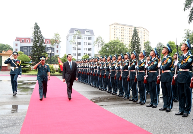 Chủ tịch nước Trần Đại Quang thăm và làm việc tại Quân chủng PK-KQ