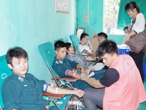 Tuổi trẻ Trung đoàn 295 (Sư đoàn 363) tham gia hiến tặng 80 đơn vị máu