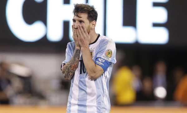 Messi đá hỏng 11m, Chile vô địch Copa America 2016