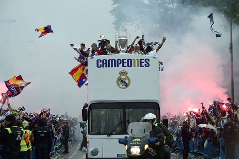 Real nhuộm trắng Quảng trường Cibeles với chức vô địch Champions League ở Madrid