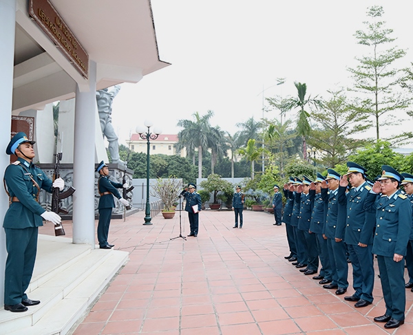 Quân chủng tổ chức lễ dâng hương tưởng niệm các anh hùng, liệt sĩ tại Nhà tưởng niệm liệt sĩ PK-KQ
