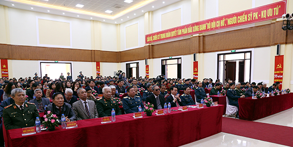 Trung đoàn 921 tổ chức gặp mặt kỷ niệm 55 năm Ngày truyền thống và ra mắt Trung đoàn 921 tai Sân bay Yên Bái