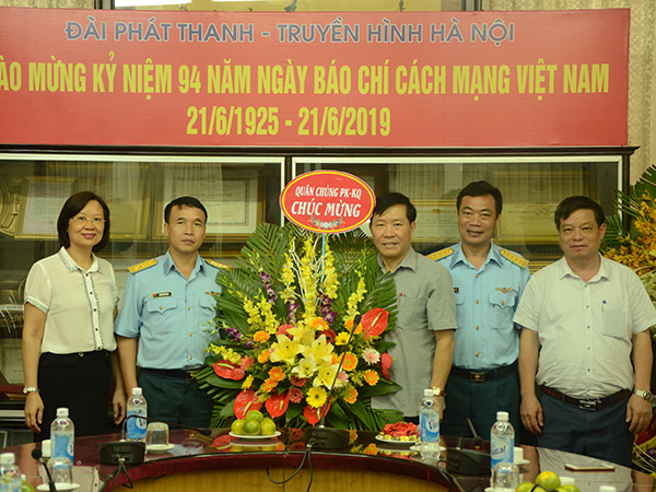 Đảng ủy, Bộ Tư lệnh Quân chủng PK-KQ chúc mừng các cơ quan thông tấn, báo chí nhân Ngày Báo chí cách mạng Việt Nam 21-6