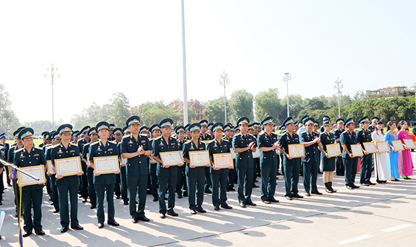 Quân chủng PK-KQ tổ chức Lễ báo công dâng Bác kết quả 2 năm thực hiện Chỉ thị 05 của Bộ Chính trị và Chỉ thị 87 của Thường vụ Quân ủy Trung ương