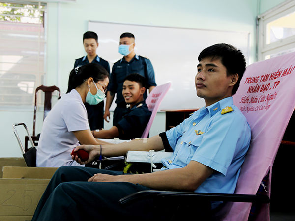 Tiểu đoàn Căn cứ Sân bay Tân Sơn Nhất tham gia hiến máu tình nguyện