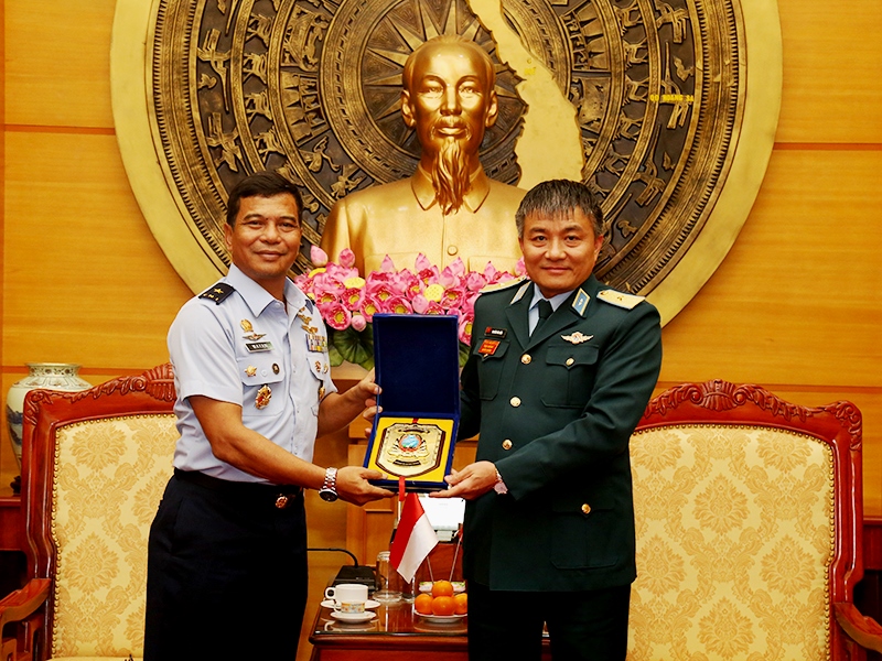 Phó Tham mưu trưởng Không quân Indonesia thăm Quân chủng Phòng không - Không quân