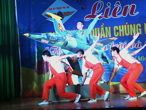 Sâu lắng lời ca, điệu múa của lính kỹ thuật Phòng không - Không quân phương Nam