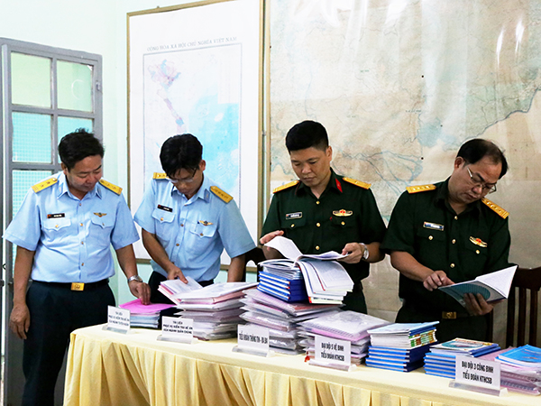Ban Thanh niên Quân đội kiểm tra việc phổ biến, giáo dục pháp luật cho đoàn viên thanh niên ở Trung đoàn 935, Sư đoàn 370