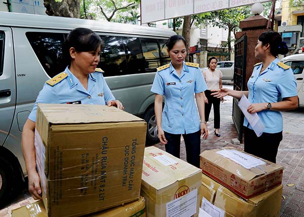 Hội Phụ nữ Văn phòng Bộ Tư lệnh Quân chủng PK-KQ chung tay giúp đỡ trẻ em thiệt thòi bởi tai nạn giao thông