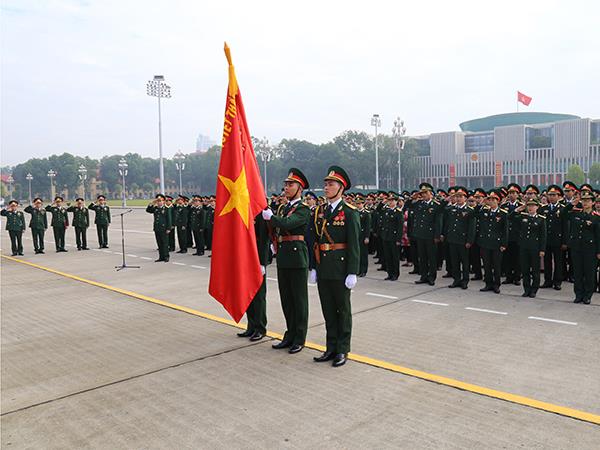 450-dai-bieu-doan-tncs-ho-chi-minh-quan-doi-den-dang-huong-cac-anh-hung-liet-si-;-to-chuc-bao-cong-dang-bac-va-vao-lang-vieng-chu-tich-ho-chi-minh