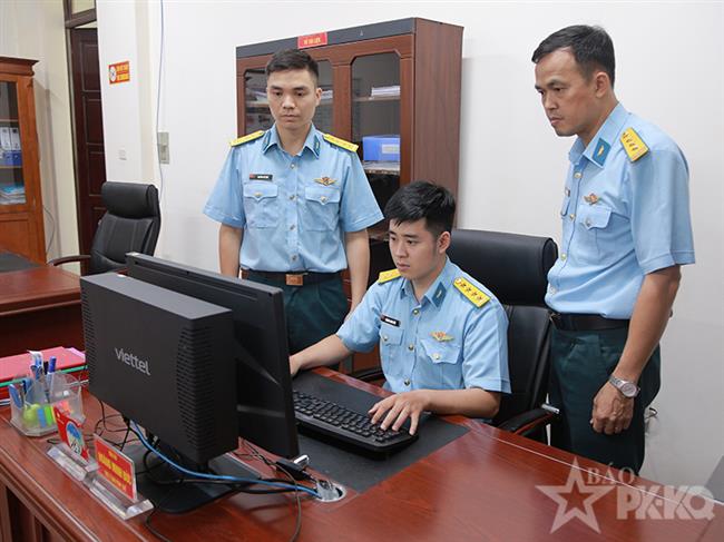 ban-phap-che-quan-chung-dong-hanh-cung-phap-luat-trong-quan-doi