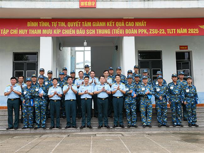 be-mac-dien-tap-chi-huy-tham-muu-kip-chien-dau-so-chi-huy-trung-doan-tieu-doan-phao-phong-khong-zsu-23-4m-ten-lua-tam-thap-nam-2025