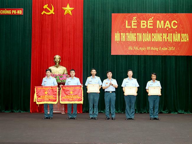 be-mac-hoi-thi-thong-tin-quan-chung-phong-khong-khong-quan-nam-2024