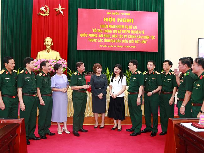 bo-quoc-phong-trien-khai-nhiem-vu-de-an-“ho-tro-thong-tin-va-tuyen-truyen-ve-quoc-phong-an-ninh-dan-toc-va-chinh-sach-dan-toc-thuoc-cac-tinh-dia-ban-bien-gioi-dat-lien”