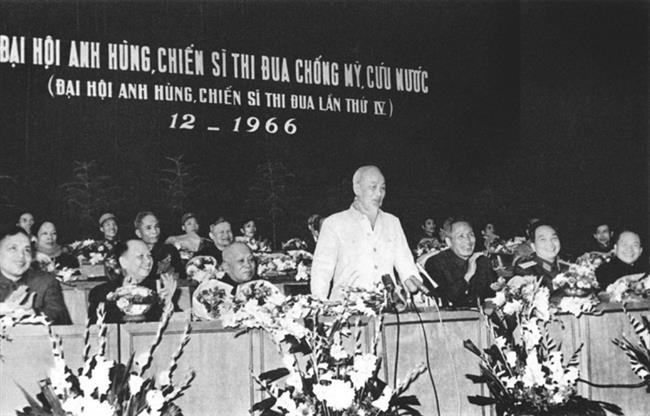 chu-tich-ho-chi-minh-voi-phong-trao-thi-dua-ai-quoc