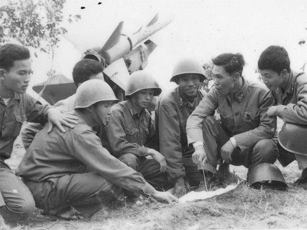 cong-tac-dang-cong-tac-chinh-tri-trong-chien-dich-phong-khong-bao-ve-ha-noi-12-1972-va-nhung-bai-hoc-kinh-nghiem-trong-xay-dung-quan-chung-phong-khong-khong-quan-“cach-mang-chinh-quy-tinh-nhue