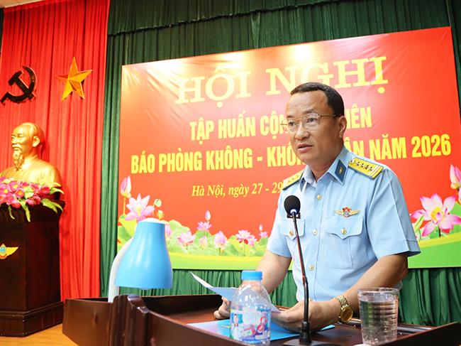 cuc-chinh-tri-quan-chung-phong-khong-khong-quan-be-mac-hoi-nghi-tap-huan-cong-tac-vien-bao-phong-khong-khong-quan-nam-2026