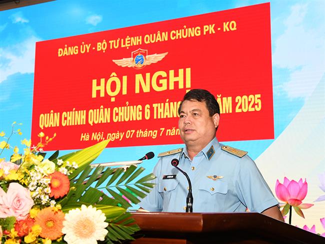 dang-uy-bo-tu-lenh-quan-chung-phong-khong-khong-quan-to-chuc-hoi-nghi-quan-chinh-6-thang-dau-nam-2025